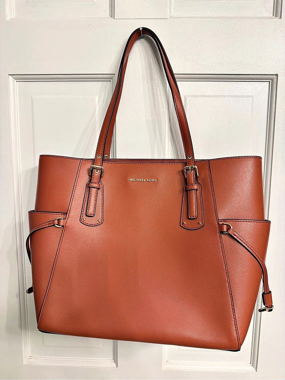 Michael Kors Voyager East West Tote Leather Tote in Brown
